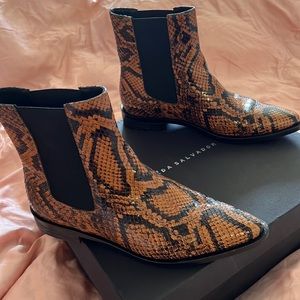 Freda Salvador Joan Chelsea Ankle Boot 5.5